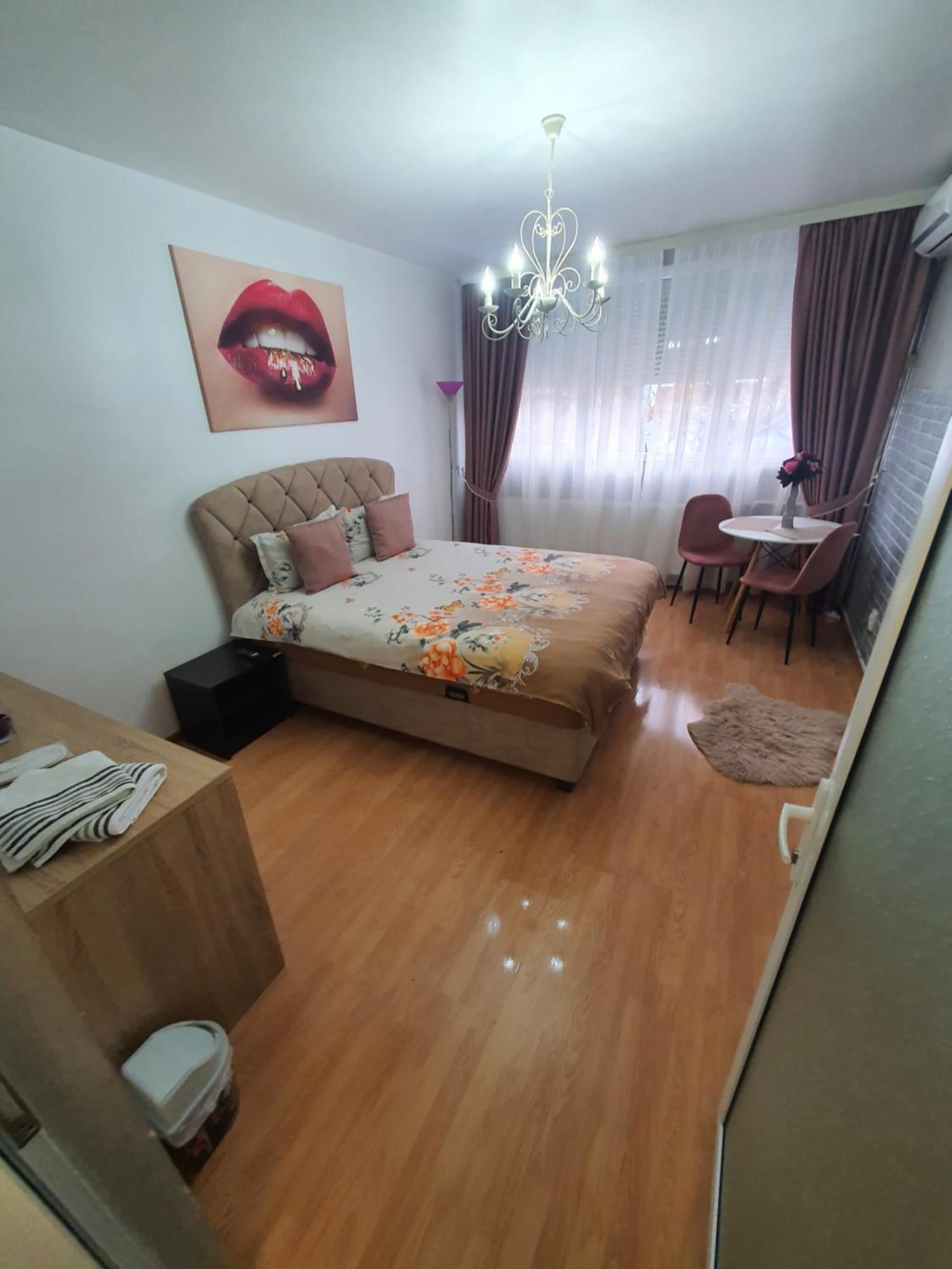 Chic Apartment- Place To Remember Галац Экстерьер фото