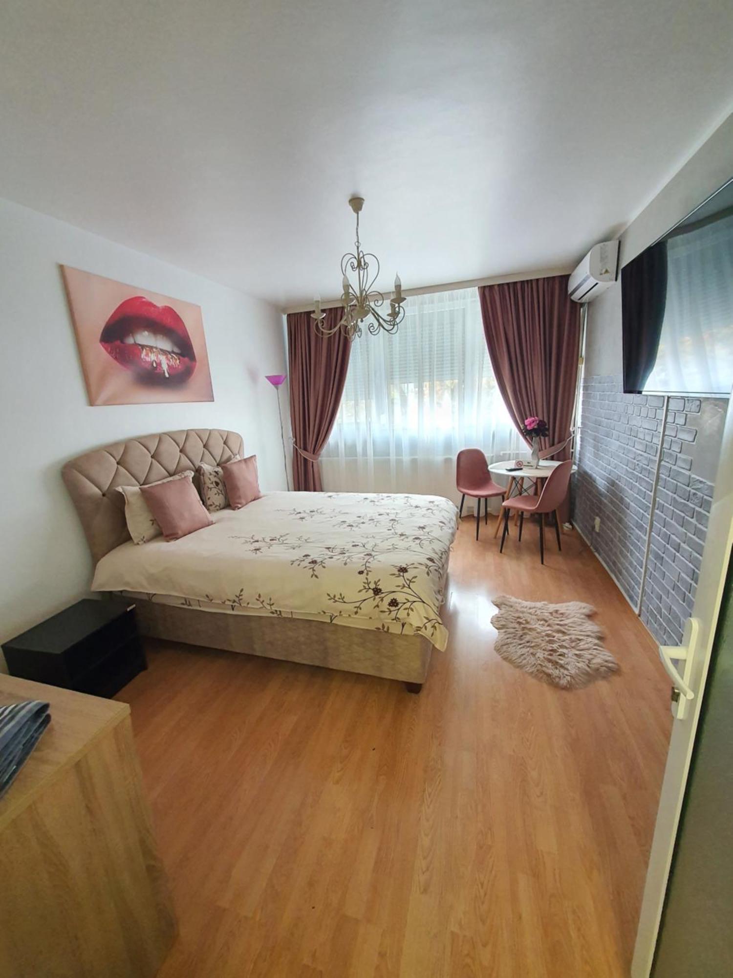 Chic Apartment- Place To Remember Галац Экстерьер фото