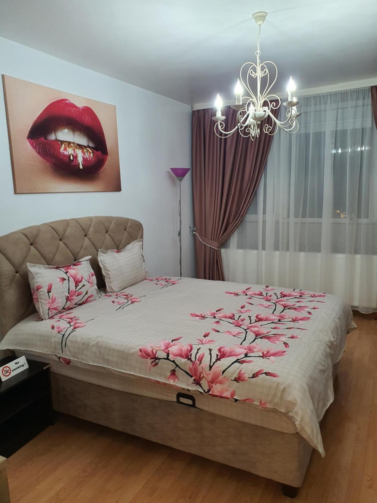 Chic Apartment- Place To Remember Галац Экстерьер фото