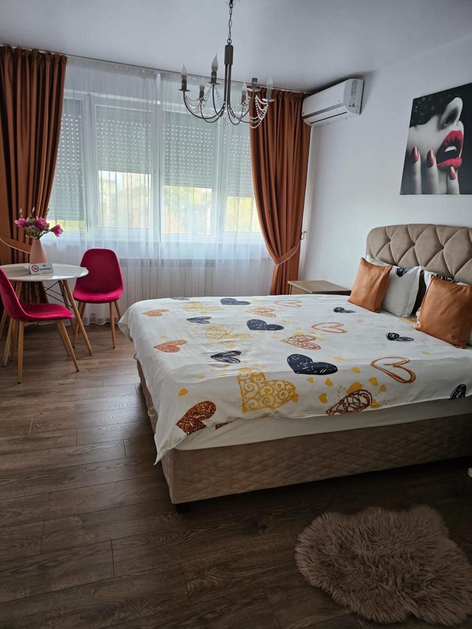 Chic Apartment- Place To Remember Галац Экстерьер фото