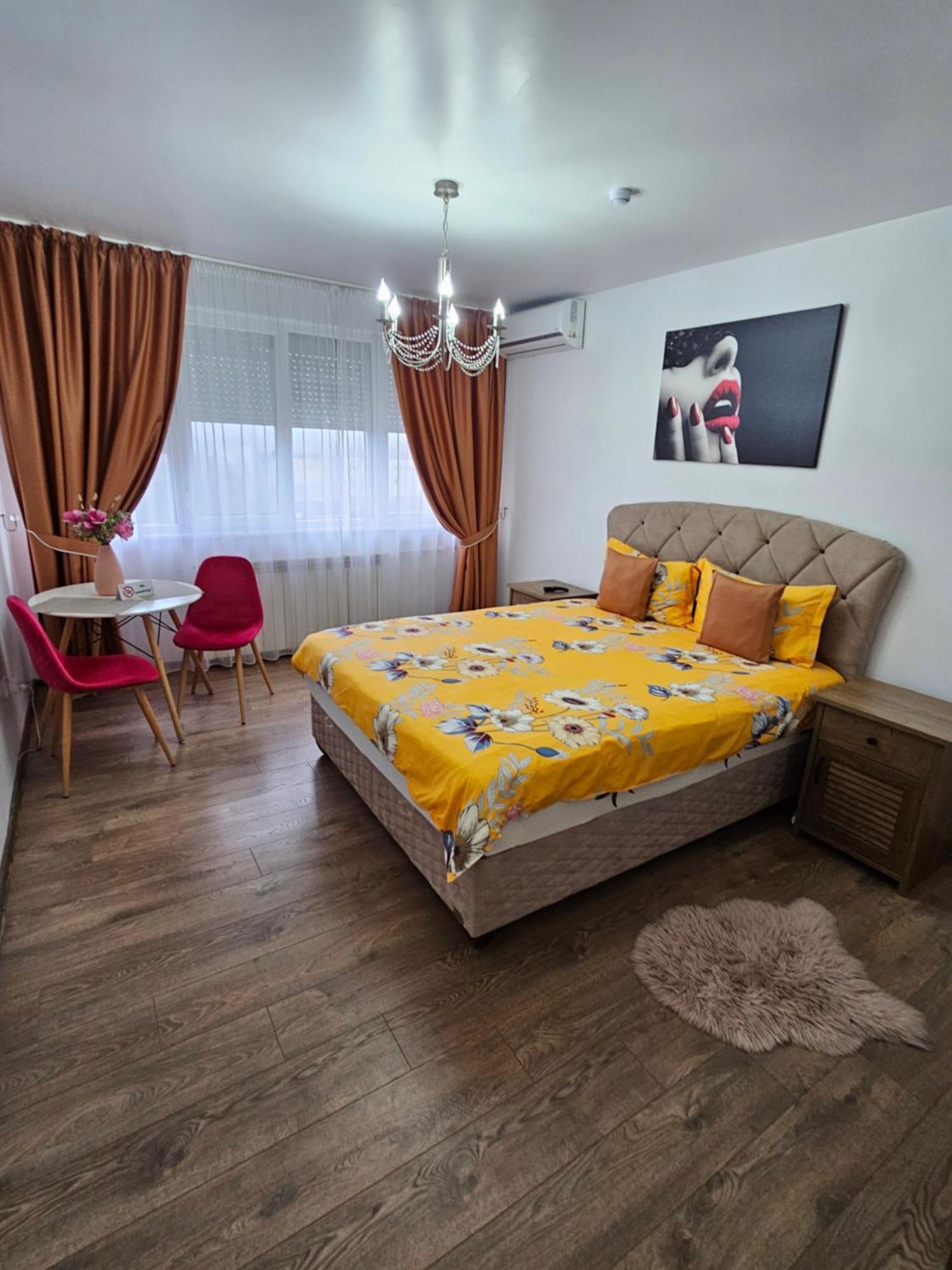 Chic Apartment- Place To Remember Галац Экстерьер фото