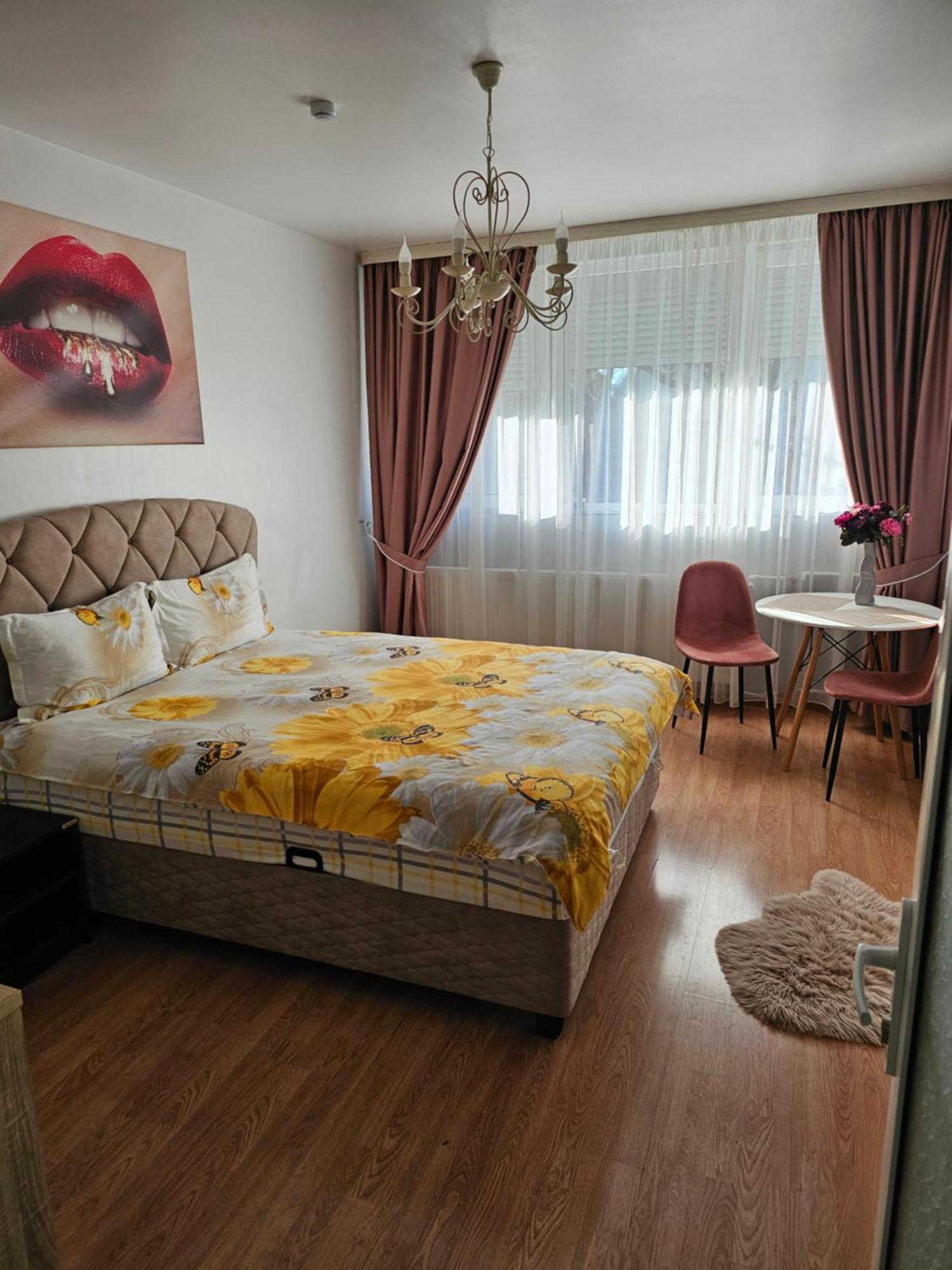 Chic Apartment- Place To Remember Галац Экстерьер фото